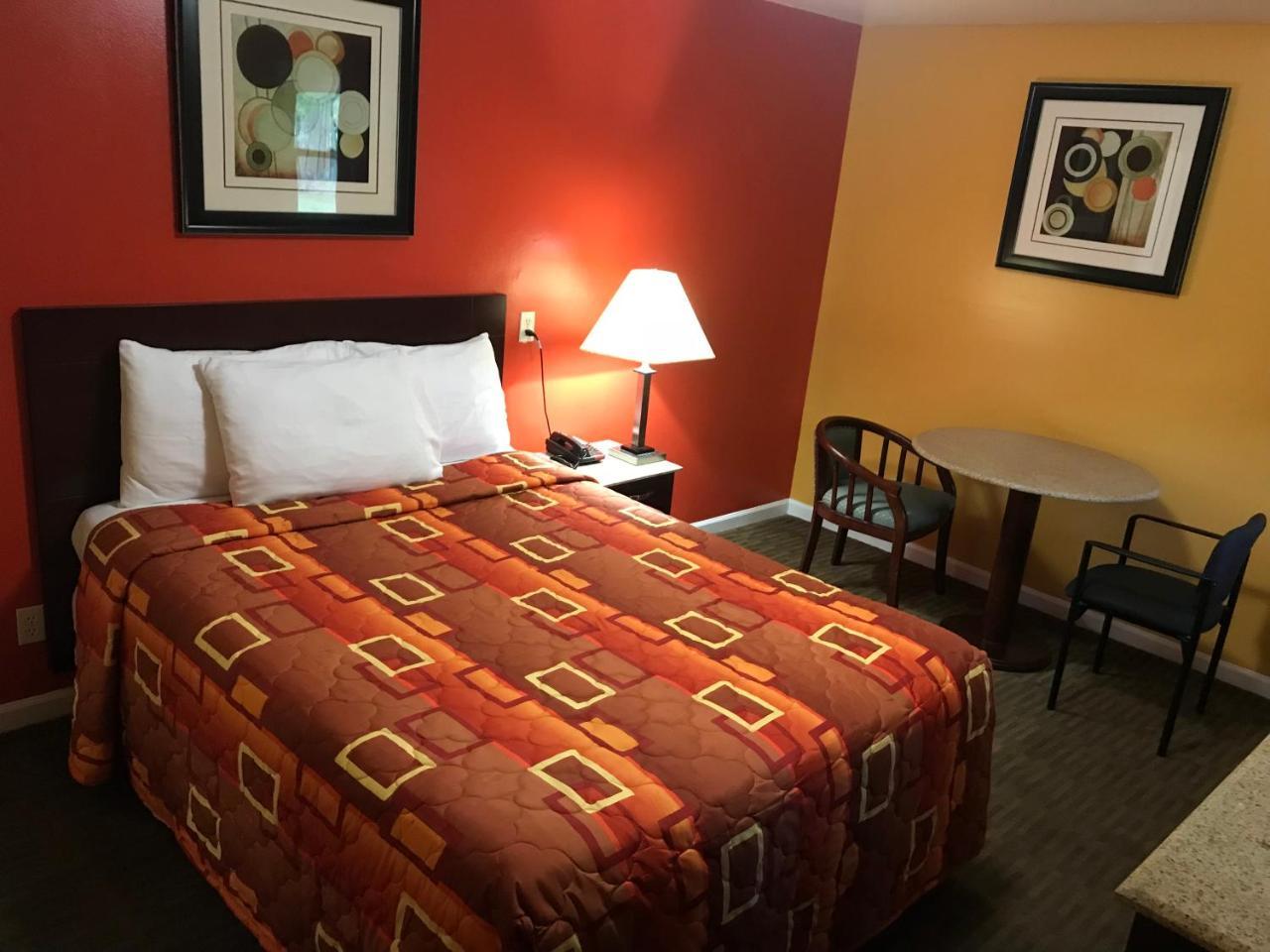 Scottish Inns Wrightstown Exterior photo