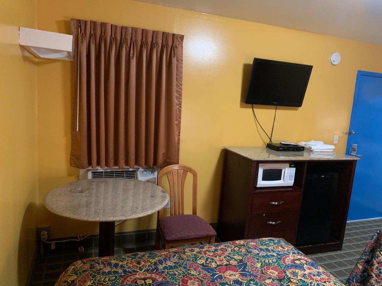 Scottish Inns Wrightstown Exterior photo